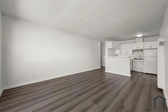 1018 N Mariposa Ave #100