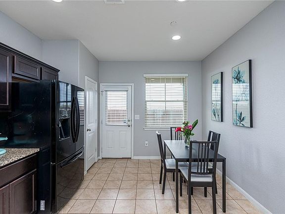 4th image of 2880 Donnell Dr Unit 3701