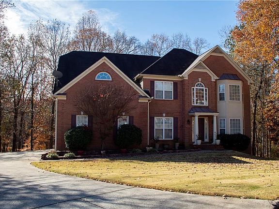 2nd image of 3889 Glenlake Dr