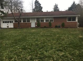 32 Sturgis Rd, Kendall Park, NJ 08824