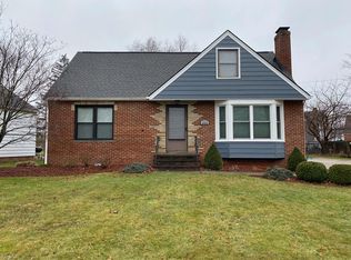 5900 Twin Lakes Dr, Parma, OH