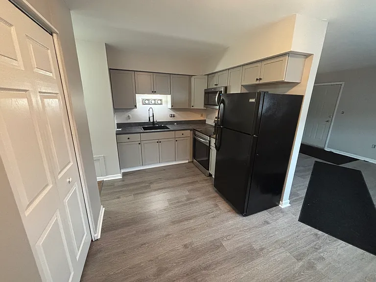 44 New Hartford St #1B — Photo 2