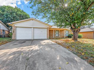 752 NW Charlyne Dr, Burleson, TX 76028