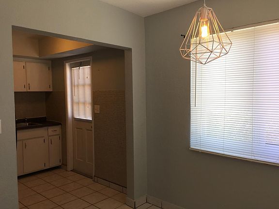 5th image of 510 NE 58th St