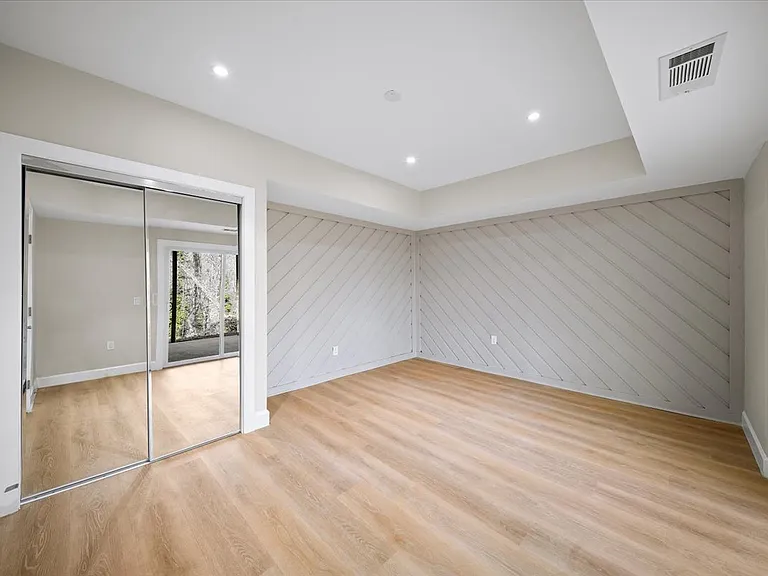 250 Bruton Way — Photo 21