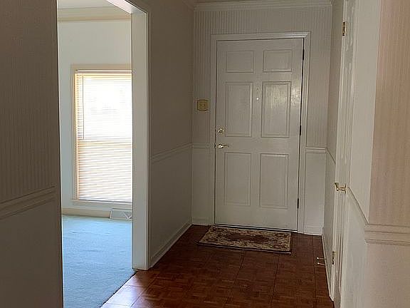 2nd image of 916 Cornelia Dr SE