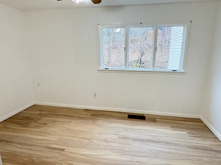 715 Frenchtown Rd — Photo 15