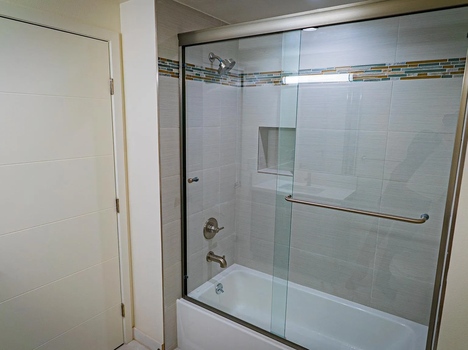 370 Salem St — Photo 2
