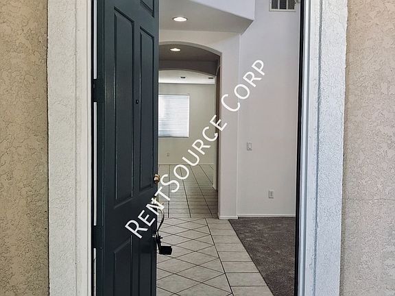 4th image of 3613 Fairgreen Ln