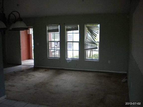 4th image of 237 NE 9th Ct