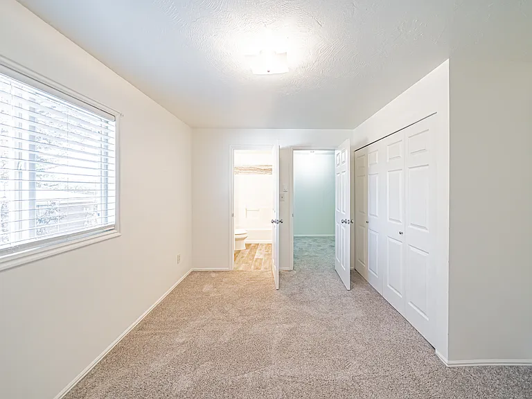 2022 W Broadway St #2022 — Photo 16