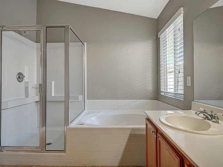 1005 Prestige Meadows Pl — Photo 29