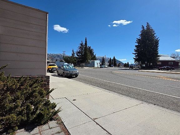 4th image of 1651 Grand Ave
