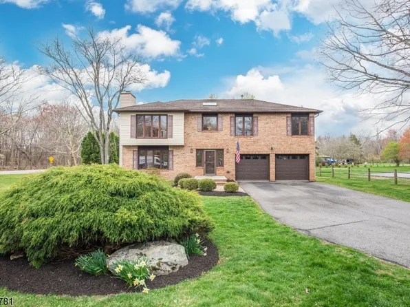 1 Old Timbers Ct, Roxbury Twp., NJ 07847