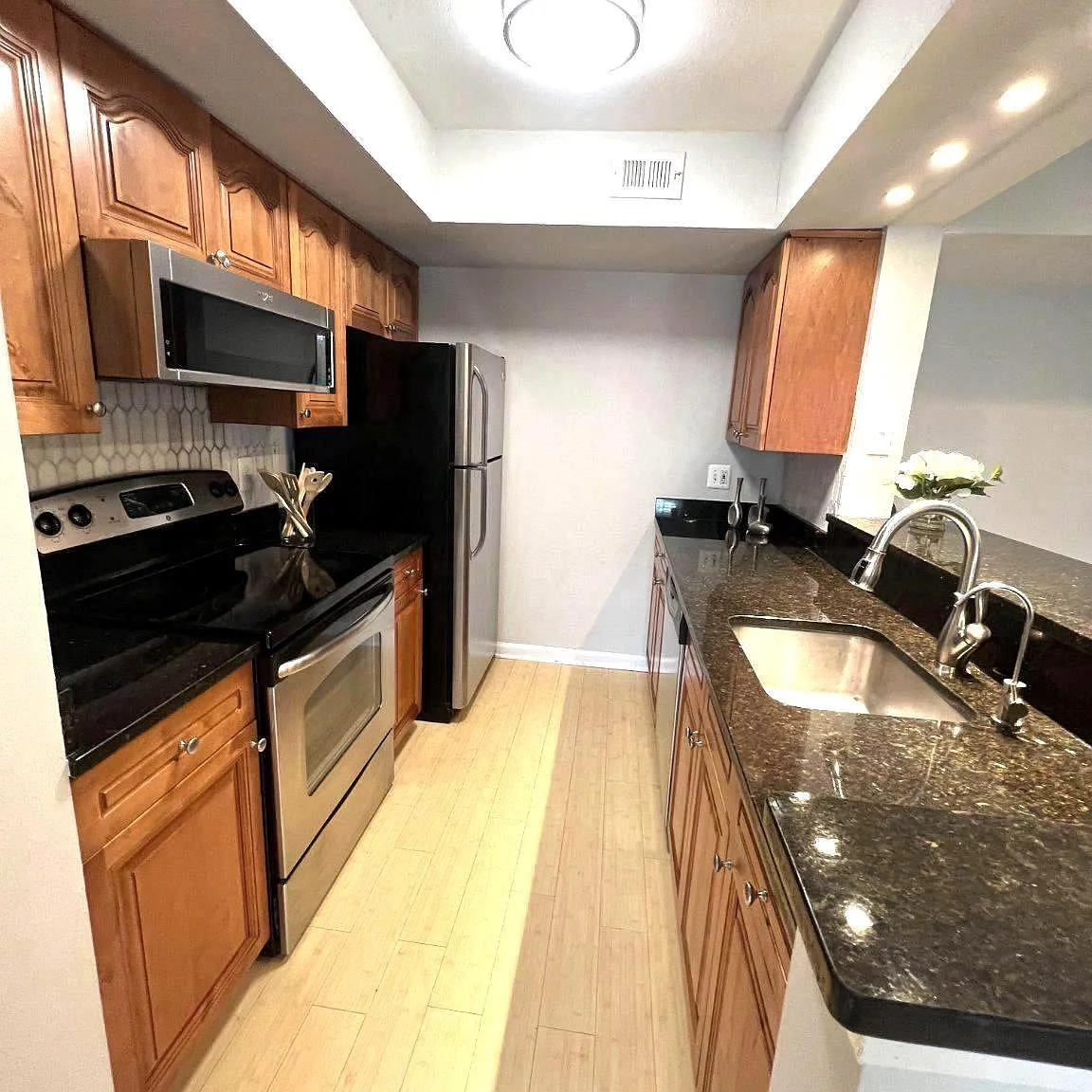 2 bed, 2.0 bath, 1096 sqft, $2,650 — Photo 4