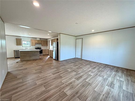3rd image of 146 Con Lee Dr