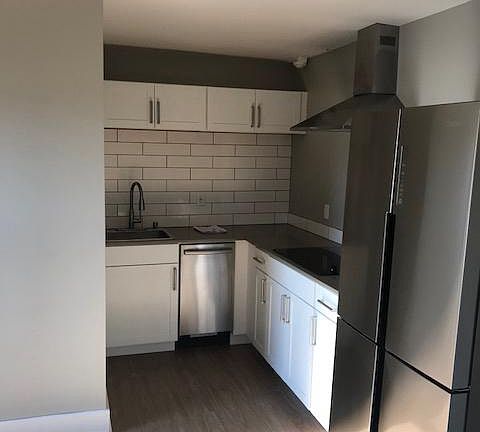 5th image of 410 W 3rd Ave APT 203