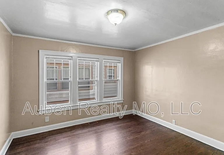5303 Charlotte St #1 — Photo 10
