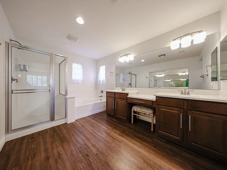2744 E Donato Dr — Photo 28
