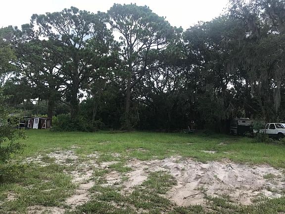 4th image of 2611 Edgewater Ave