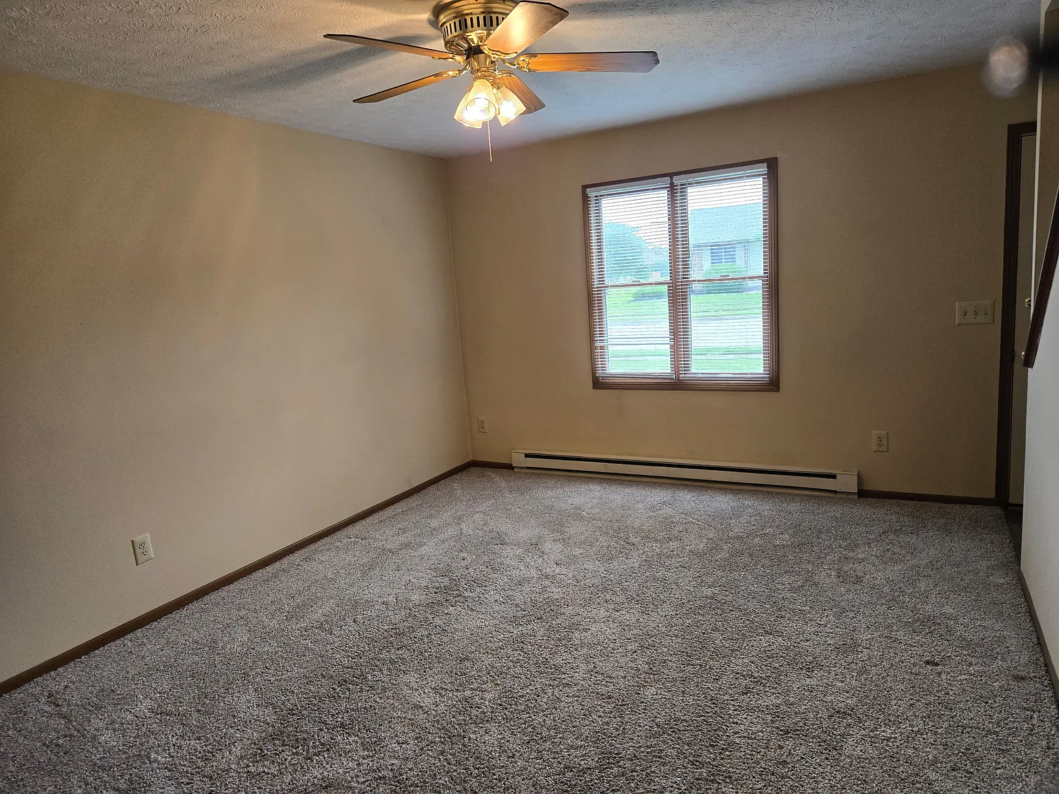 2 bed, 1.5 bath, 900 sqft, $1,250 — Photo 3