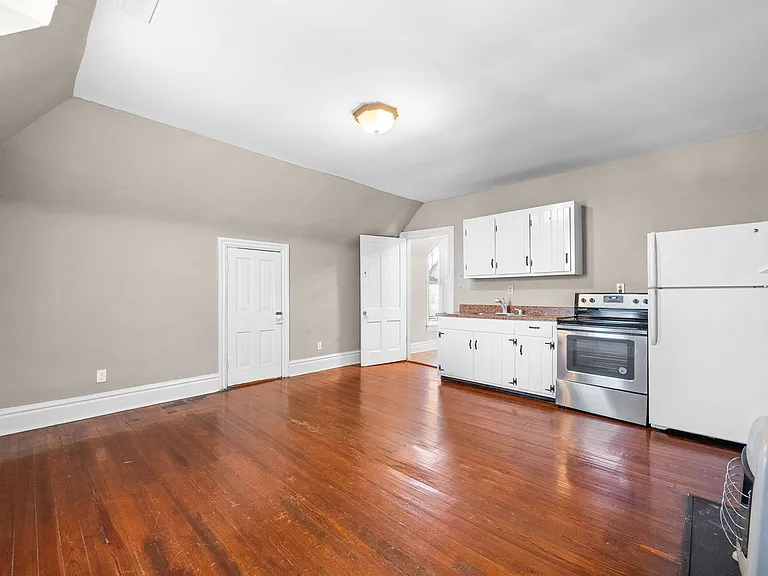 Marion St - 117 — Photo 14