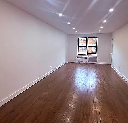 5th image of 665 Thwaites Pl APT 4N