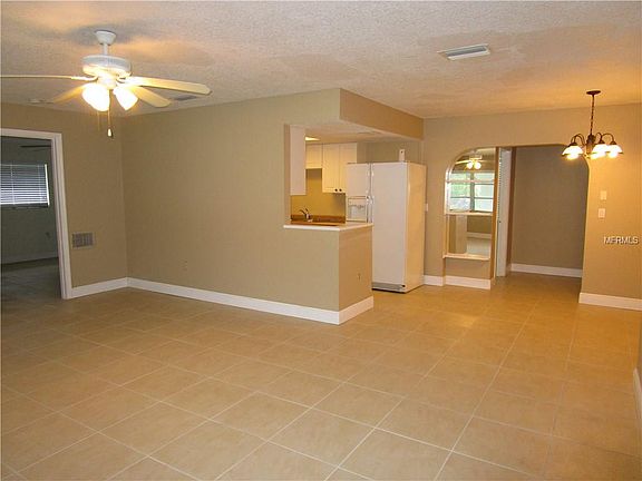 4th image of 874 Dolphin Ave