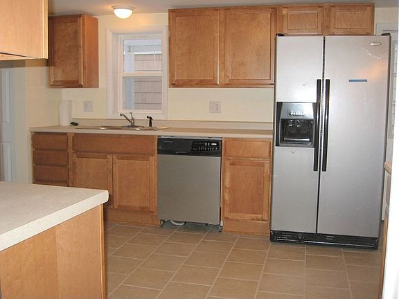 Kitchen-completely remodeled w/ new appliances and flooring
