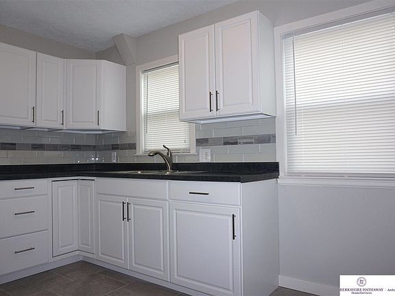 5th image of 6135 Emmet St