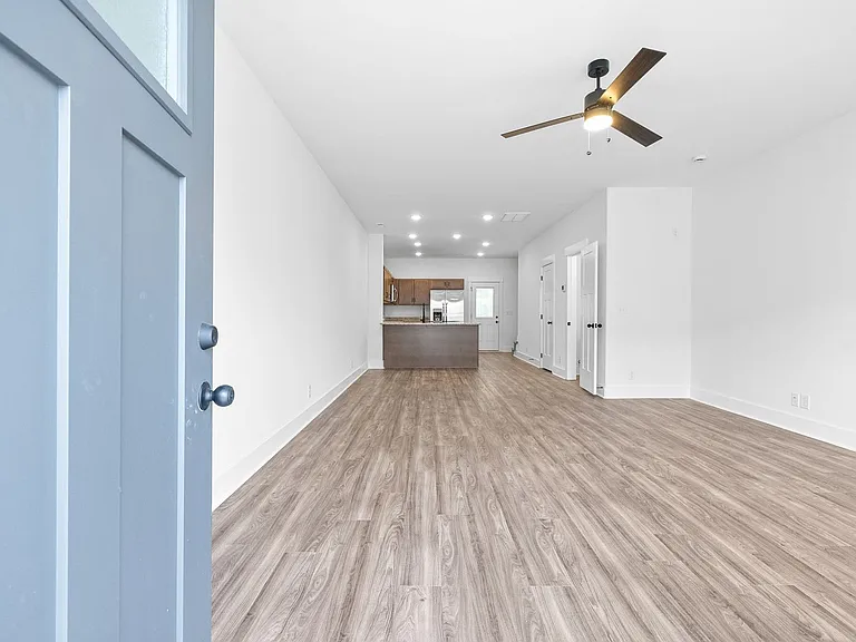 305 Front Ridge Cir — Photo 2