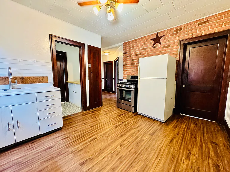 255 Park Rd #1 — Photo 15