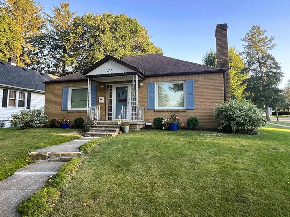 439 W Dewey St, Freeport, IL 61032