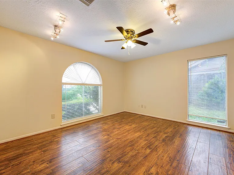 12810 Chaseland Ln — Photo 16