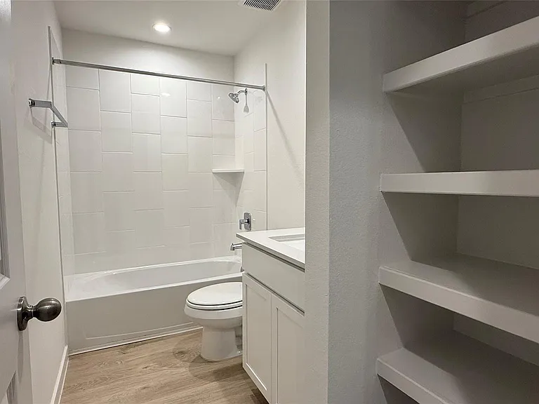 3934 Winterbourne Way — Photo 11