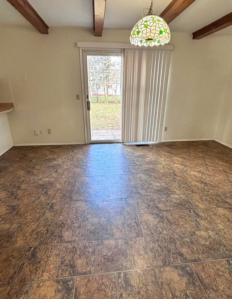 4 bed, 1.5 bath, 1660 sqft, $2,395 — Photo 3