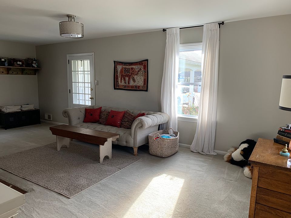 1st image of 650 Linden Cir