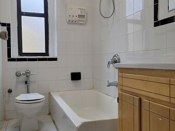 3rd image of 110 Seaman Ave APT 9A