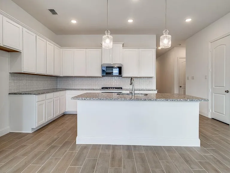 3813 Cherry Hills Dr — Photo 3