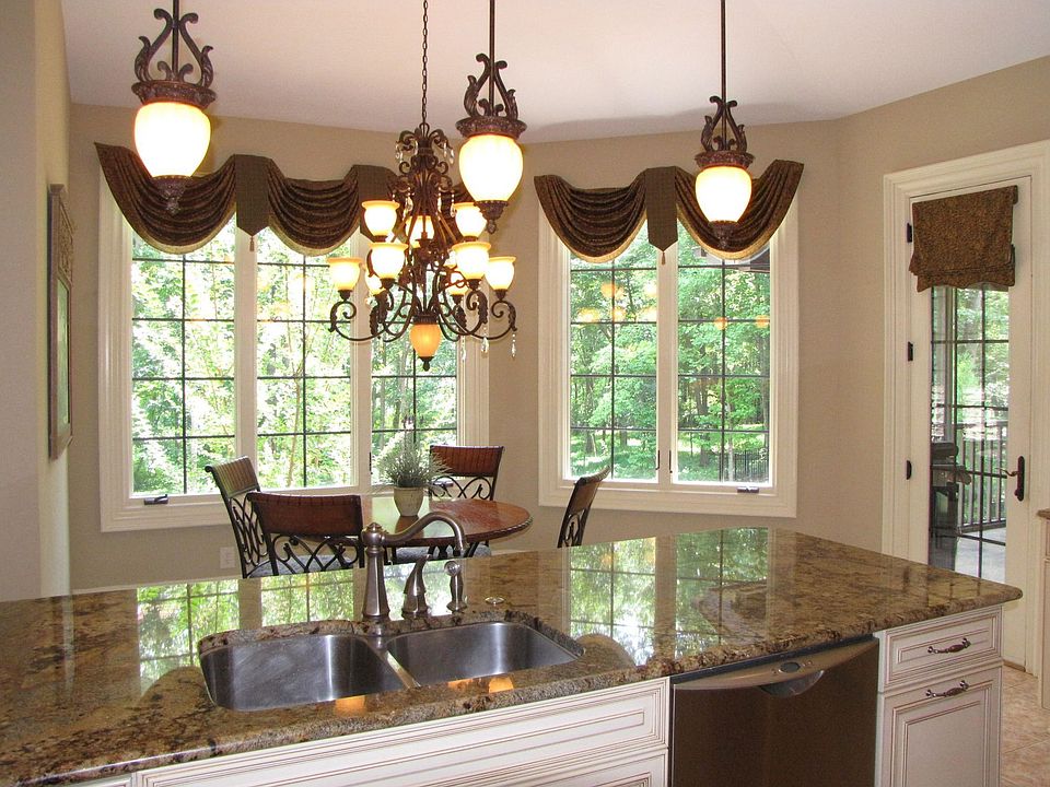 Kitchen Dining Area