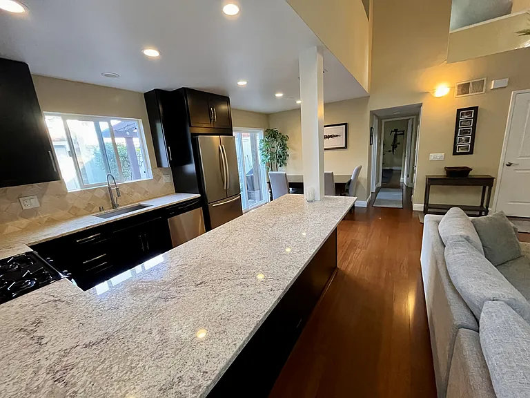 2744 Lakeview Dr — Photo 5