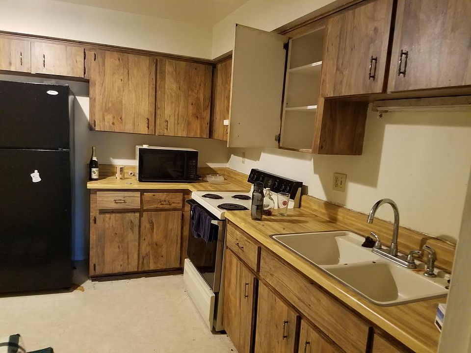 2nd image of 352 Country Lane Dr