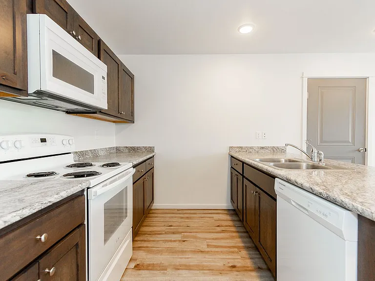 Cottonwood Corner Apartments — Photo 16