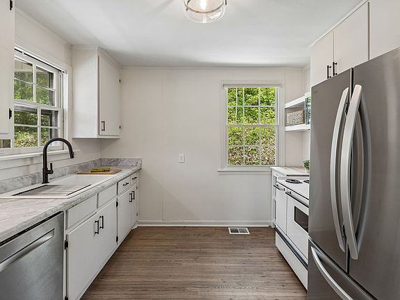 4th image of 741 Drummond Ct