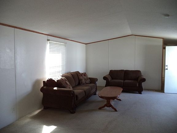 4th image of 208 W Houston Ave