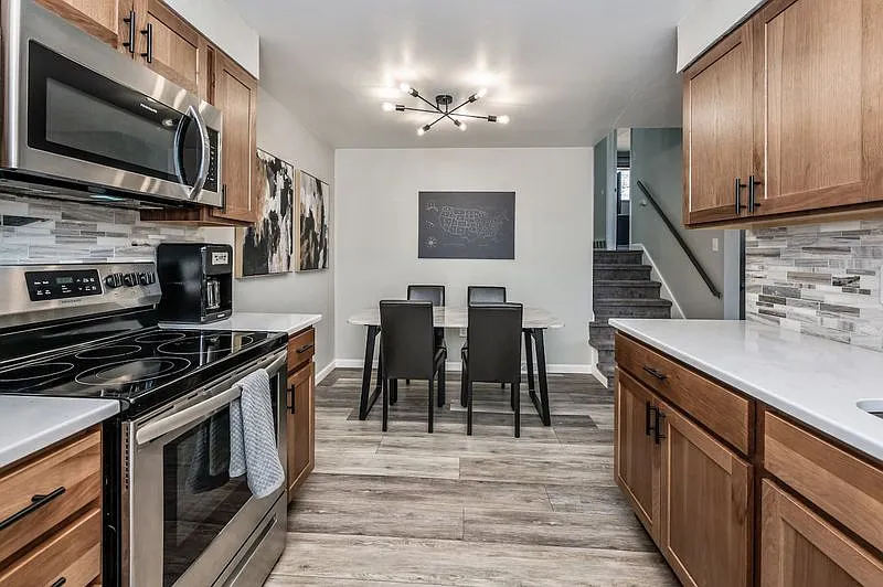 3 bed, 1400 sqft, $3,000 — Photo 3