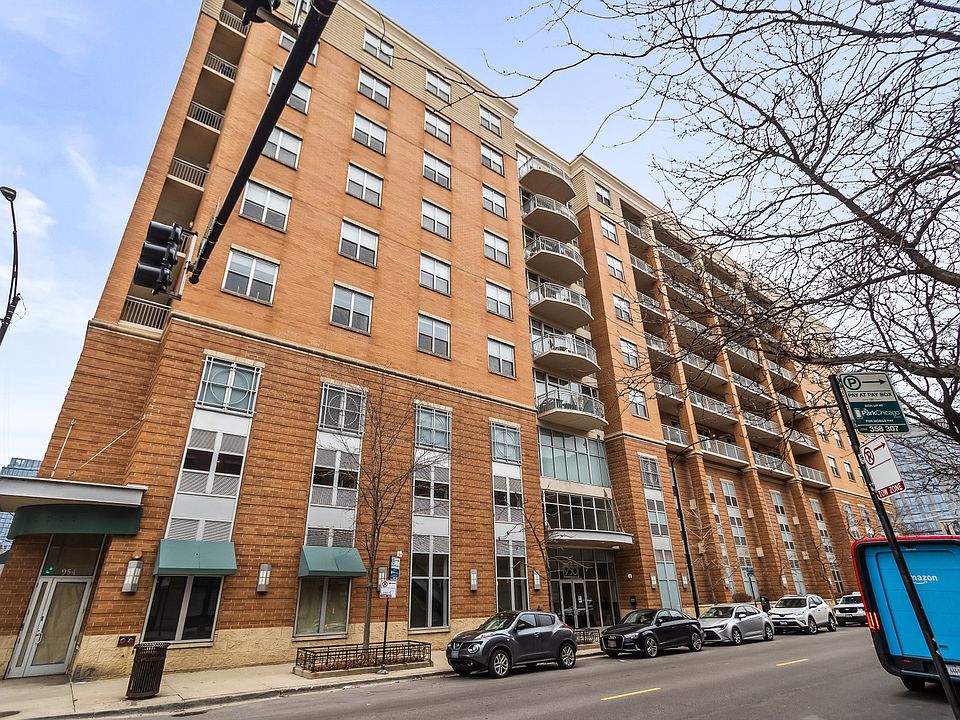 1st image of 950 W Monroe St Unit 817