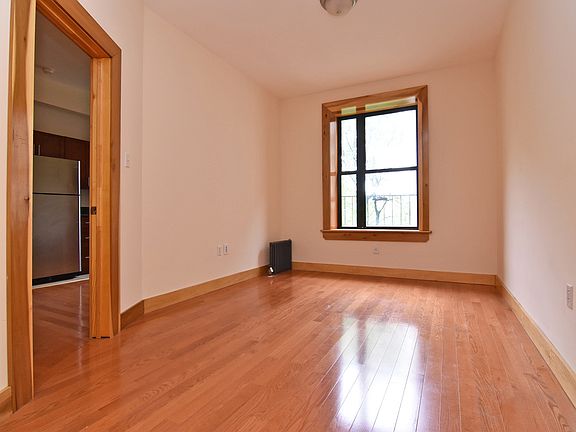 5th image of 2 Saint Nicholas Pl APT 22
