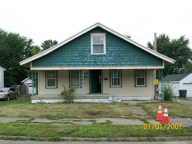 411 Redwood Ave photo 1