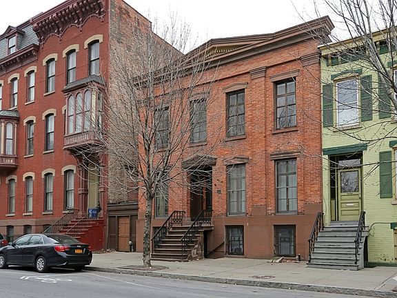 2nd image of 285 Lark St APT 1